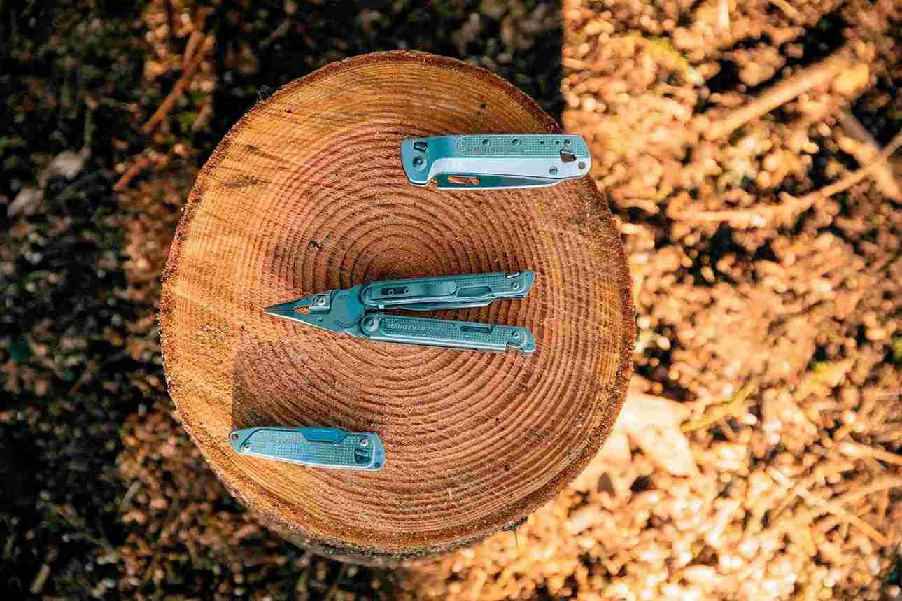 Multi-tool på en træstub